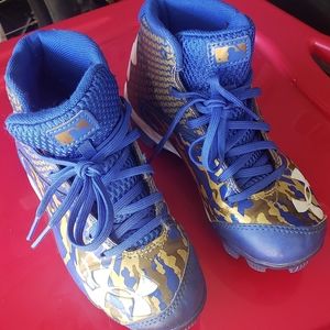 Under Armour boy's Deception Mid  Baseball Cleats